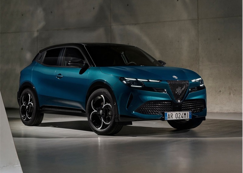 ALfaRomeo Junior Ibrida Ibrıda Specıale 1.2 136 HP DCT MHEV